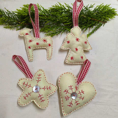 Χριστουγεννιάτικα στολίδια με κέντημα