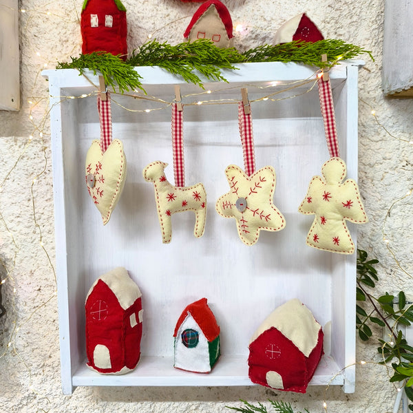 Χριστουγεννιάτικα στολίδια με κέντημα