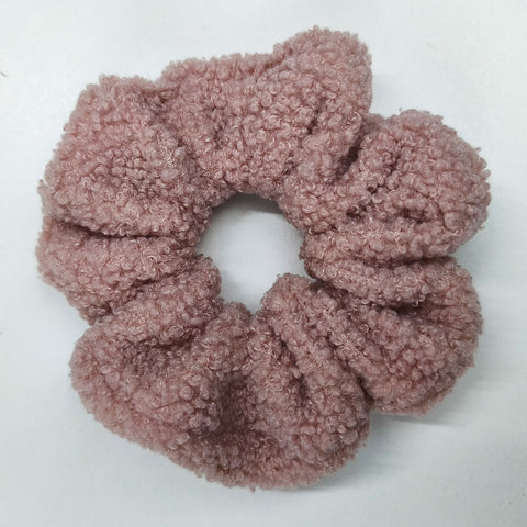 Λούτρινο scrunchie σε σάπιο μήλο