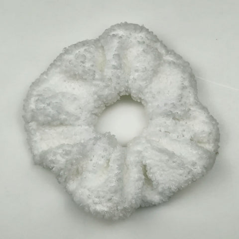 Λούτρινο scrunchie σε λευκό