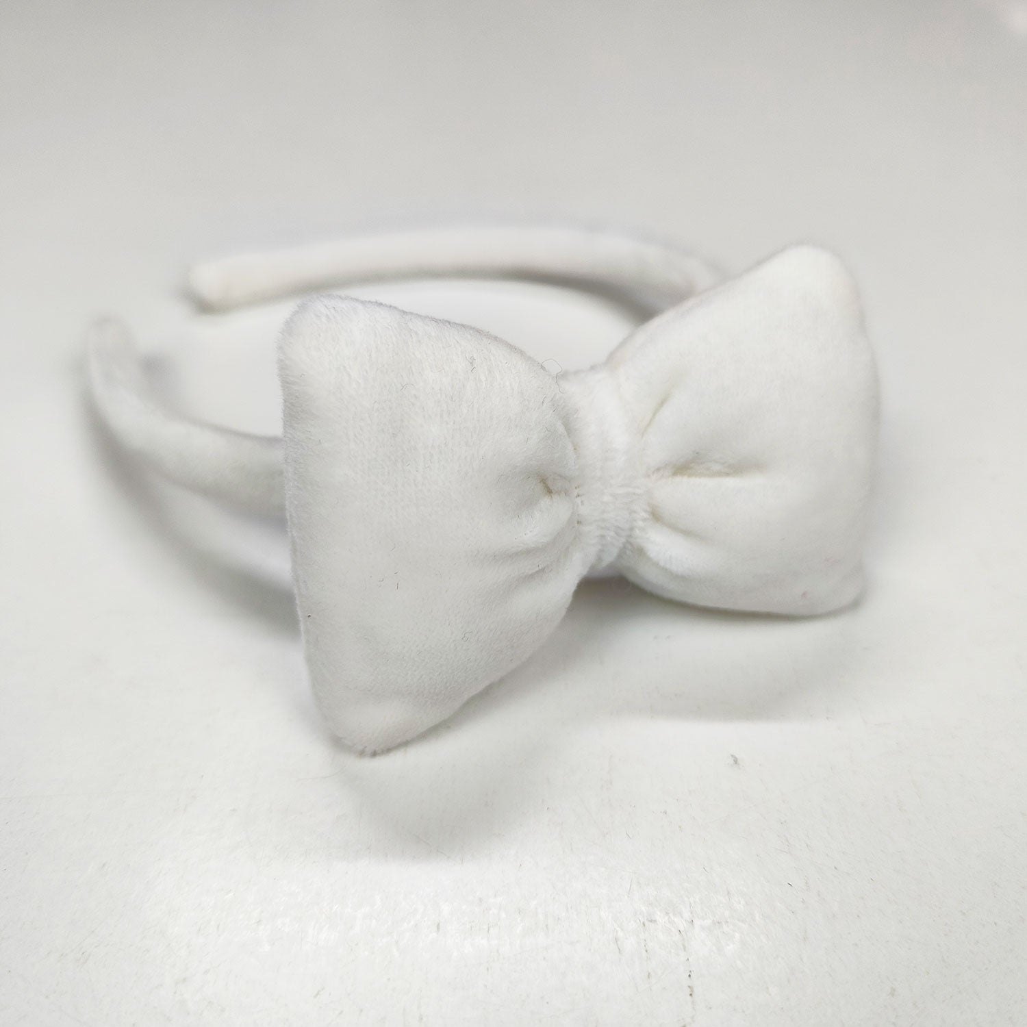 Στέκα ντυμένη βελουτέ εκρού