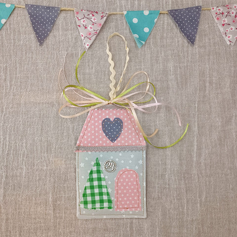 Γούρι 2024 σπιτάκι παστέλ